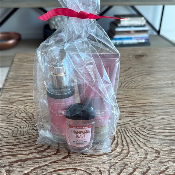 NWT: Bath & Body Works Champagne Toast 3-Piece Gift Set - Picture 1 of 3